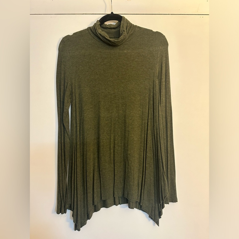 American Eagle Outfitters Green Asymmetrical Long Sleeve Tunic Soft & Sexy